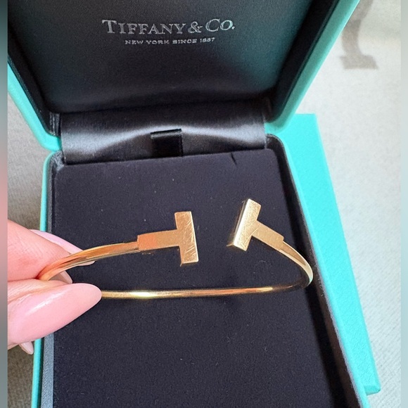 Authentic Tiffany & Co T Wire 18K Yellow Gold Cuff Bracelet Like New condition - Picture 5 of 11